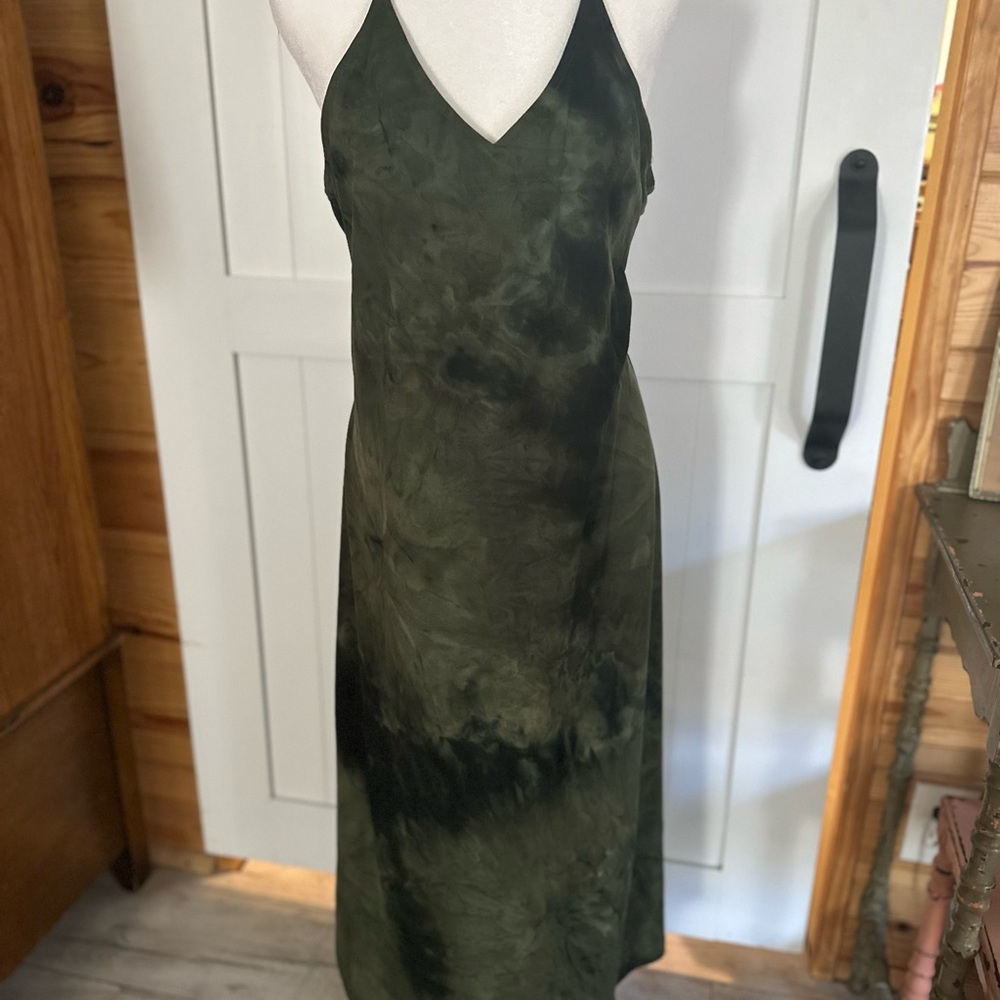 Sexy tie dye midi dress, super soft. Olive green and black.